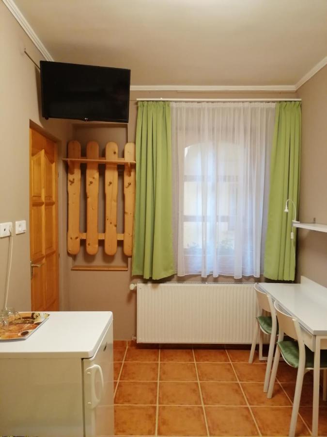 Karpatia Panzio Bed & Breakfast Esztergom Ngoại thất bức ảnh
