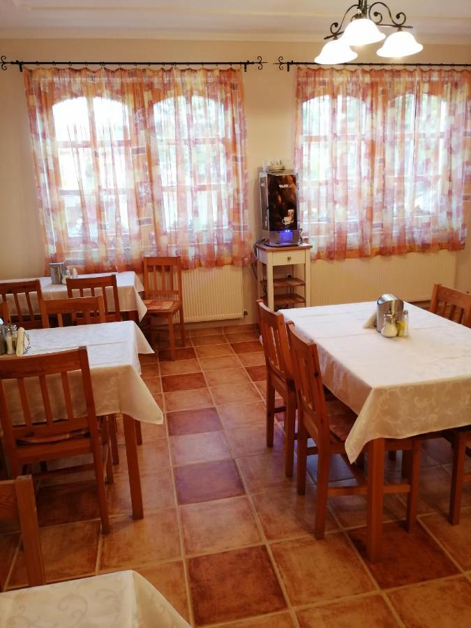 Karpatia Panzio Bed & Breakfast Esztergom Ngoại thất bức ảnh