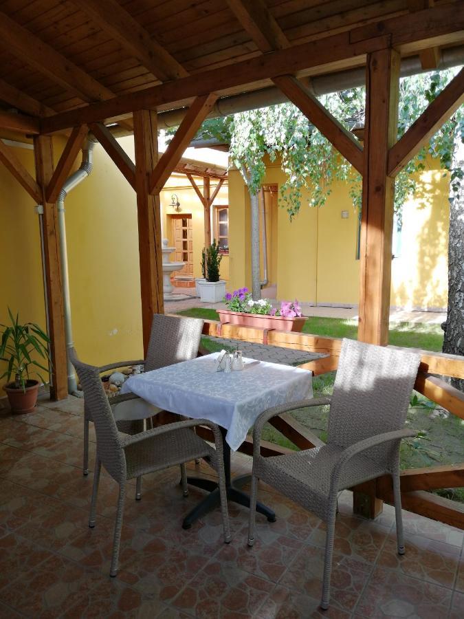 Karpatia Panzio Bed & Breakfast Esztergom Ngoại thất bức ảnh
