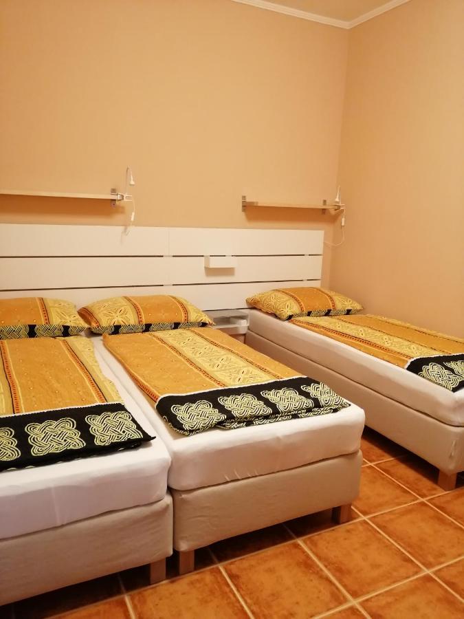 Karpatia Panzio Bed & Breakfast Esztergom Ngoại thất bức ảnh