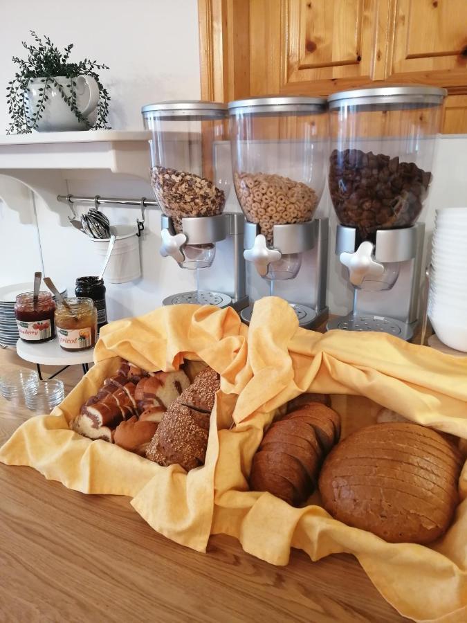 Karpatia Panzio Bed & Breakfast Esztergom Ngoại thất bức ảnh